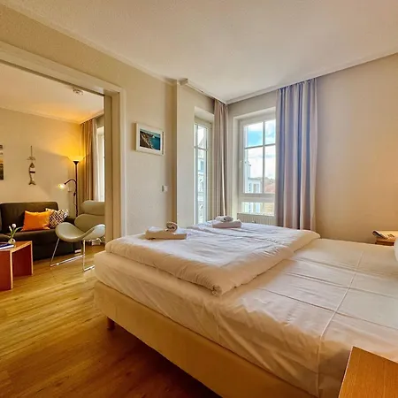 Apartment 370, Seepark *